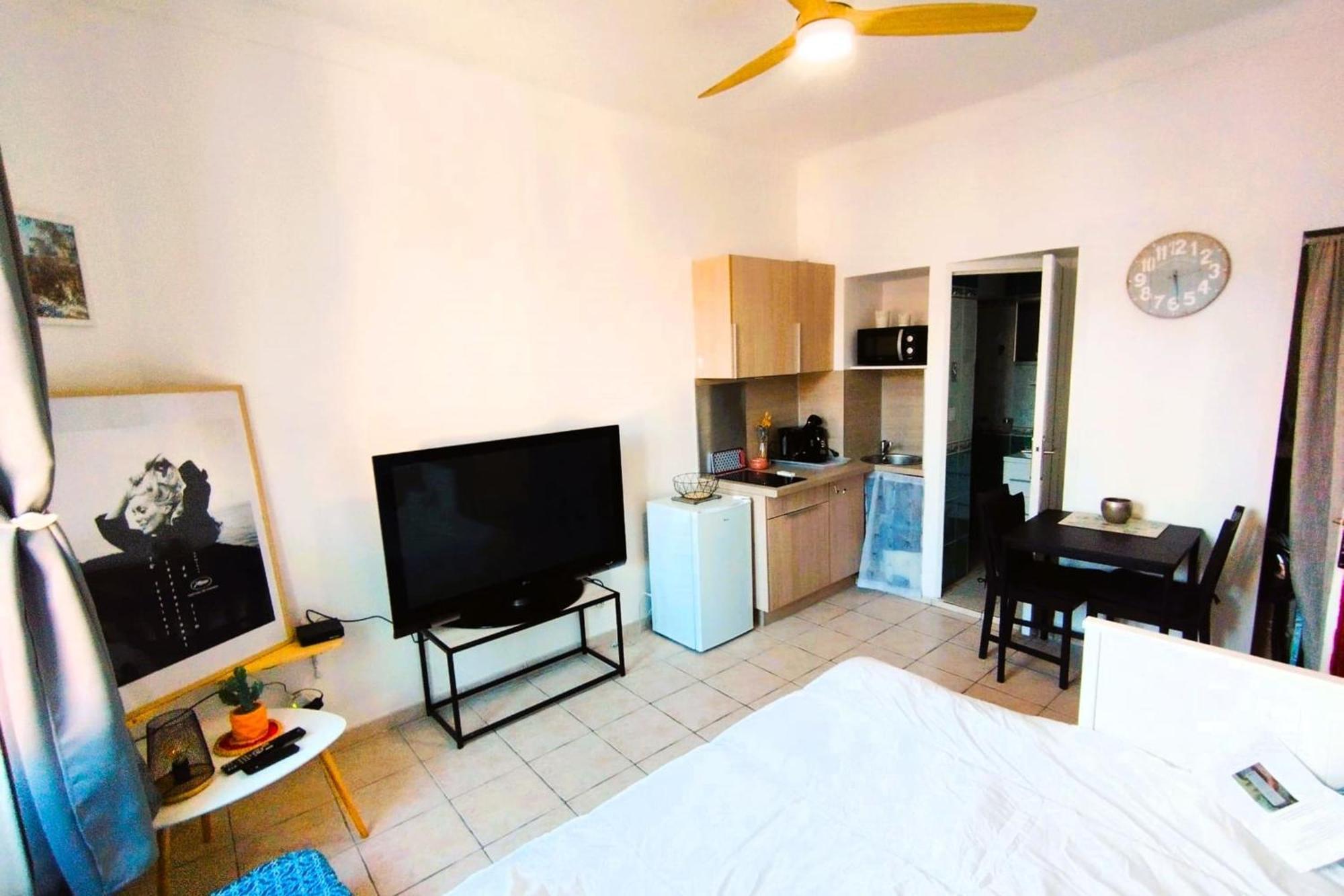 Charming Ideal For Congresses And Holidays Live In Gazagnaire Appartamento *